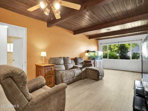 6651 Densmore Avenue, Lake Balboa, CA 91406