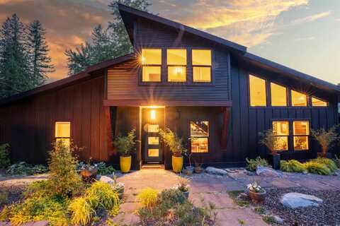 210 3rd St, Dover, ID 83825