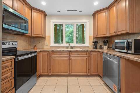 15 Neagle Street, Naugatuck, CT 06770