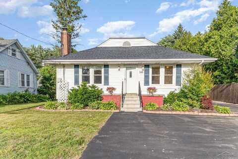 395 S Center, Saginaw, MI 48638