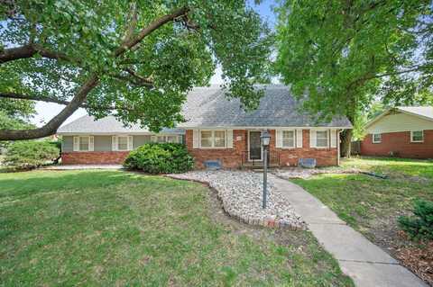 8327 E Willowbrook Rd, Wichita, KS 67207