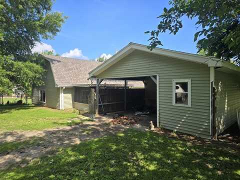 828 S Lewis St, Dexter, MO 63841