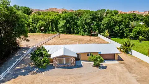 691 State Road 76, Chimayo, NM 87522
