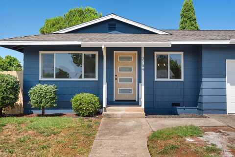 3704 Polaris Way, Redding, CA 96002
