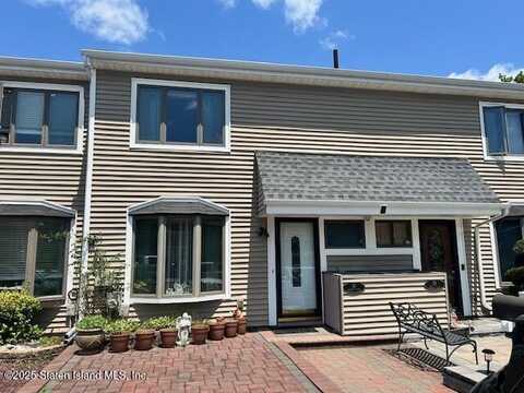 19 Meadow Court, Staten Island, NY 10309