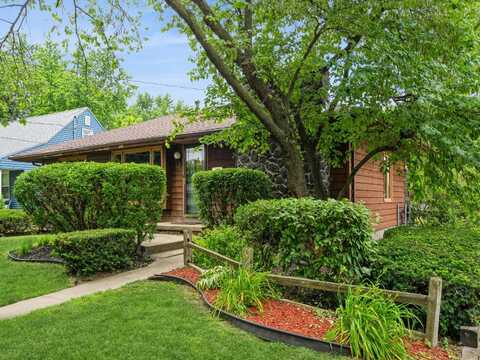 2400 Farwell Road, Des Moines, IA 50317