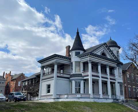 1337 Main, Dubuque, IA 52001