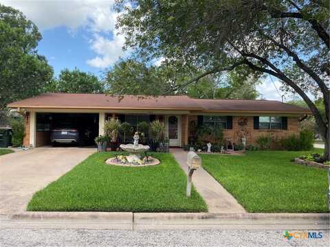 913 S Welhausen Avenue, Shiner, TX 77984