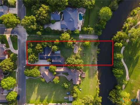 136 W Evergreen Street, Boerne, TX 78006