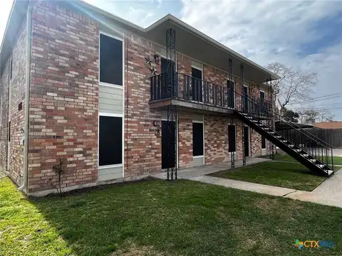 905 Simpson Road, Victoria, TX 77904