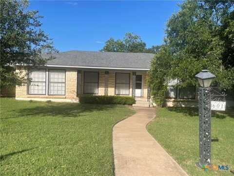 601 S Arnold Street, Lampasas, TX 76550