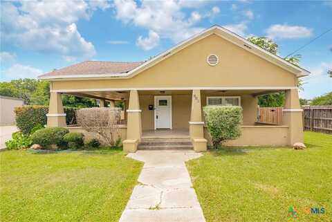 905 N Navarro Street, Victoria, TX 77901