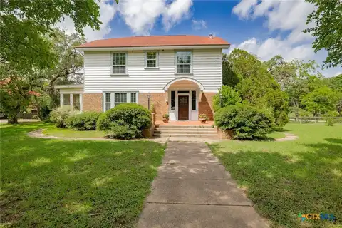 1002 E Gonzales Street, Yoakum, TX 77995