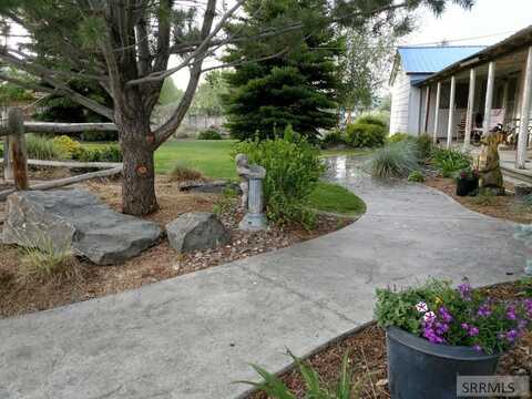 8 Goodman Lane, Salmon, ID 83467