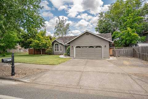 609 Crystal Drive, Eagle Point, OR 97524