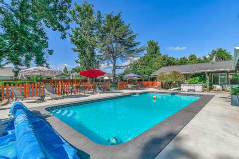 1420 Kings Highway, Medford, OR 97501