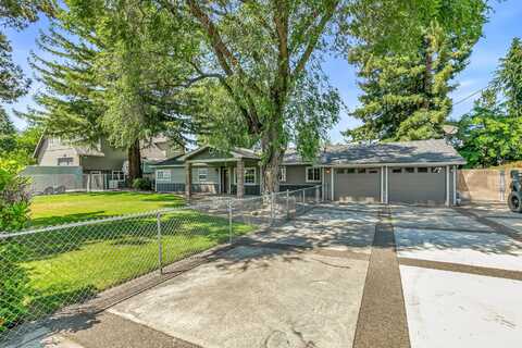 2631 Delta Waters Road, Medford, OR 97504