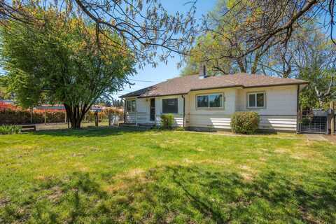 118 S Caves Avenue, Cave Junction, OR 97523