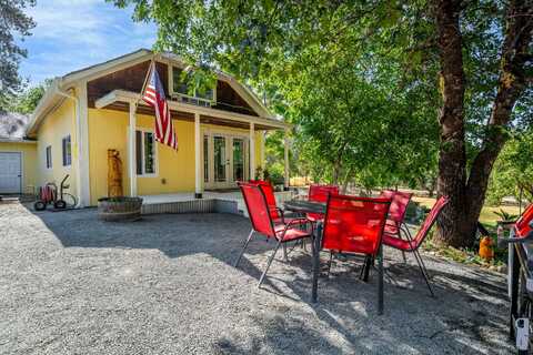 715 Three Pines Road, Grants Pass, OR 97526