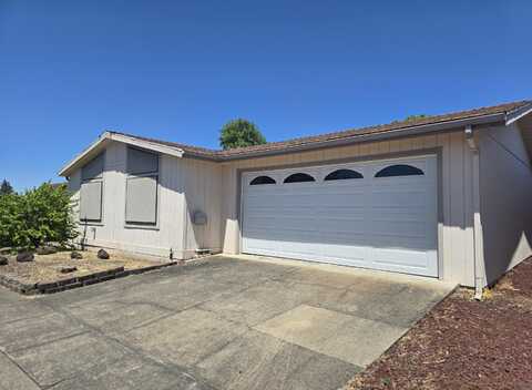555 Freeman Road, Central Point, OR 97502