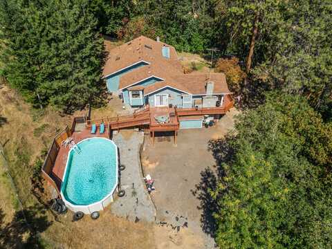 5266 Dark Hollow Road, Medford, OR 97501