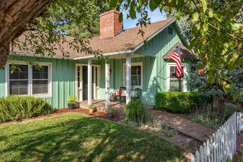 205 E D Street, Jacksonville, OR 97530