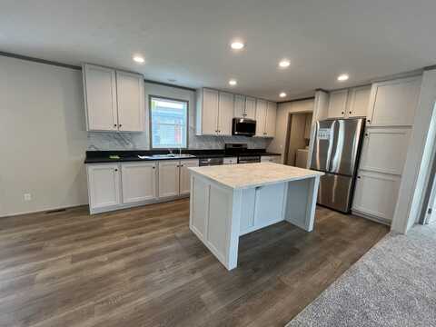 40006 N Tothill Cir, Sterling Heights, MI 48310