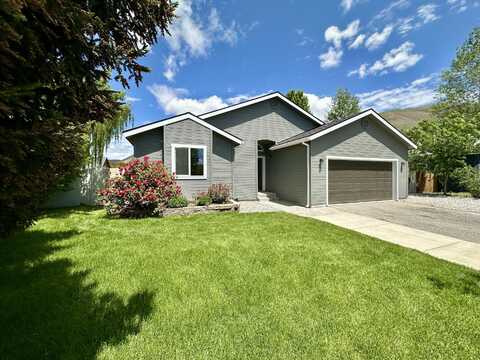 921 Snowflake Dr, Hailey, ID 83333
