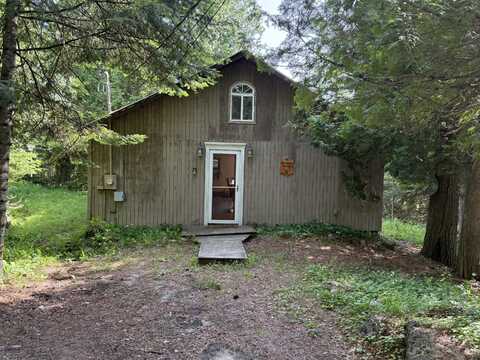 42 S Cedar LN, Hessel, MI 49745