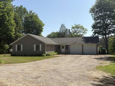 W9614 US-2 HWY, Naubinway, MI 49762