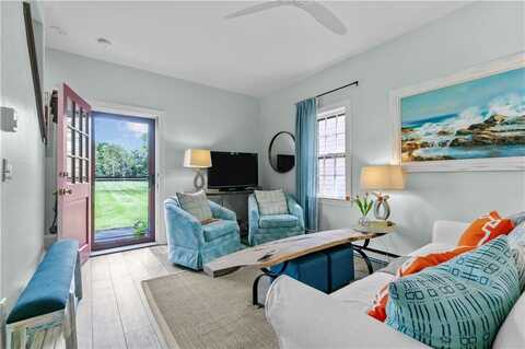 97 Narragansett Avenue, Newport, RI 02840