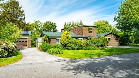 142 Honeyman Avenue, Middletown, RI 02842