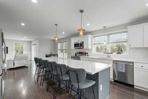 15 Spadina Avenue, Warwick, RI 02889