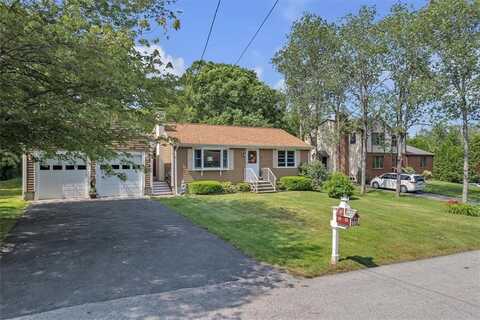 72 Saxony Avenue, Tiverton, RI 02878