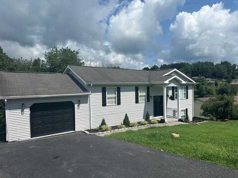 281 Plantation Drive, Richlands, VA 24641