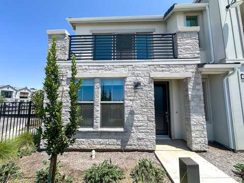 546 Mahogany W, Clovis, CA 93611