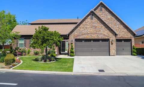 4249 Waterside Drive N, Clovis, CA 93619