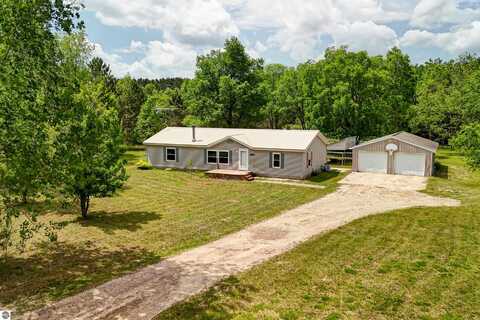 1227 NE Darke Road, Kalkaska, MI 49646