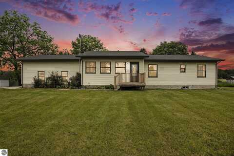 1520 Kuehn Road, Sterling, MI 48659