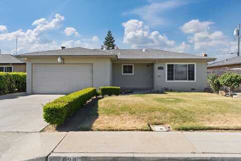638 Dennis Drive W, Clovis, CA 93612