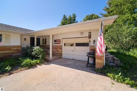 762 Eastman Road, Beulah, MI 49617