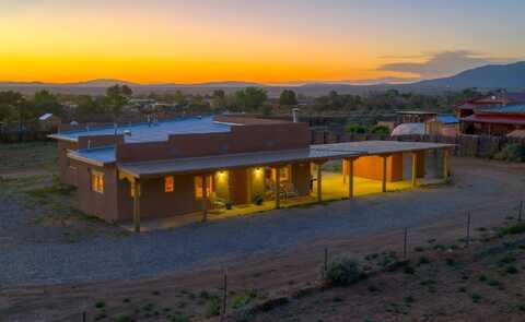 3 Camino de Caballo, Ranchos de Taos, NM 87557