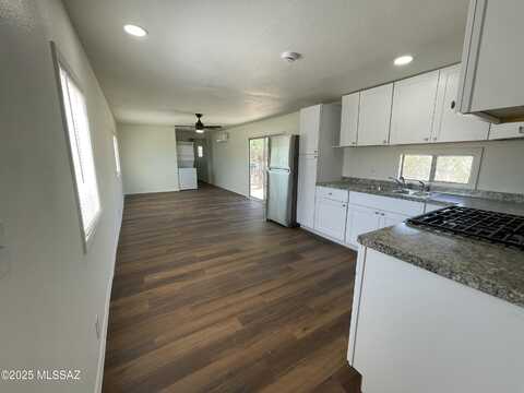 693 E Lake Drive, Benson, AZ 85602