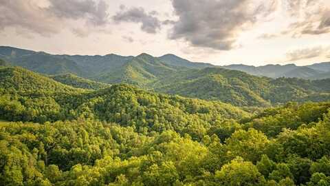 105 Shady Dr, Bryson City, NC 28713