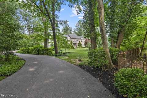 8 SHANNON CIRCLE, BRYN MAWR, PA 19010