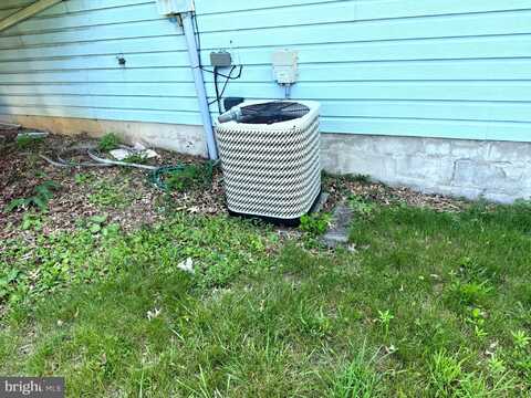 1360 BREEZEVIEW DRIVE, YORK, PA 17404