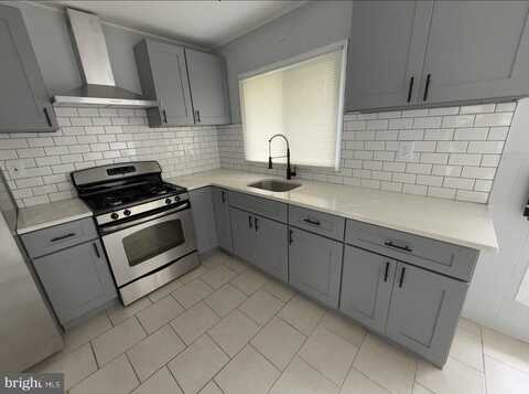 7 SHERWOOD LANE, WILLINGBORO, NJ 08046