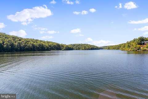 105 FOREST DRIVE, CROSS JUNCTION, VA 22625