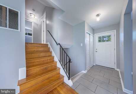 704 KINGS LANE, FORT WASHINGTON, MD 20744