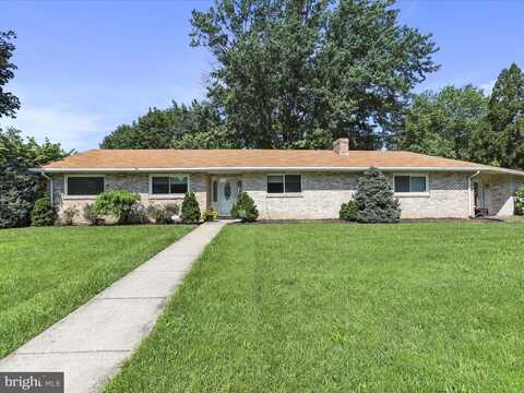 6 MOYLE DRIVE, FAYETTEVILLE, PA 17222
